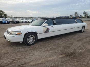  Salvage Lincoln Towncar