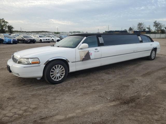  Salvage Lincoln Towncar