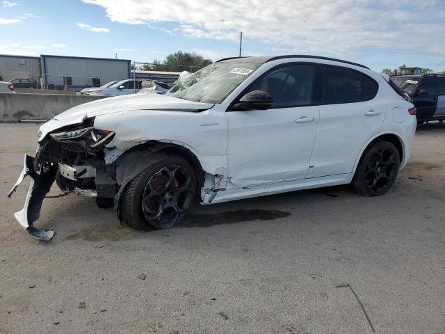  Salvage Alfa Romeo Stelvio