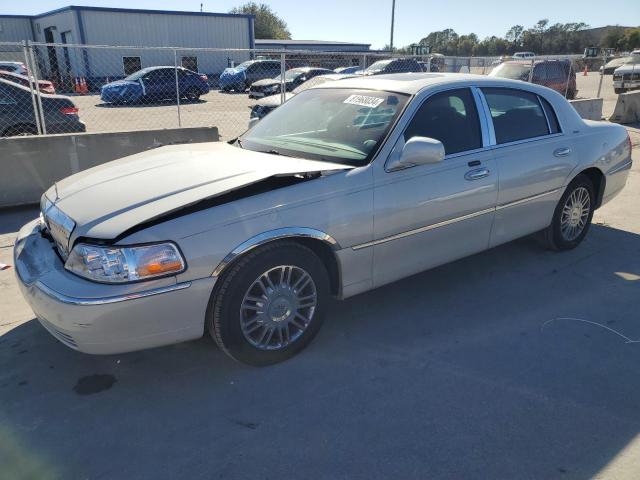  Salvage Lincoln Towncar