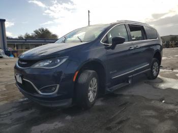  Salvage Chrysler Pacifica