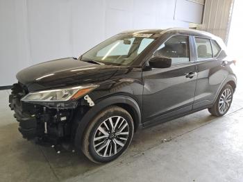  Salvage Nissan Kicks