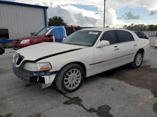  Salvage Lincoln Towncar