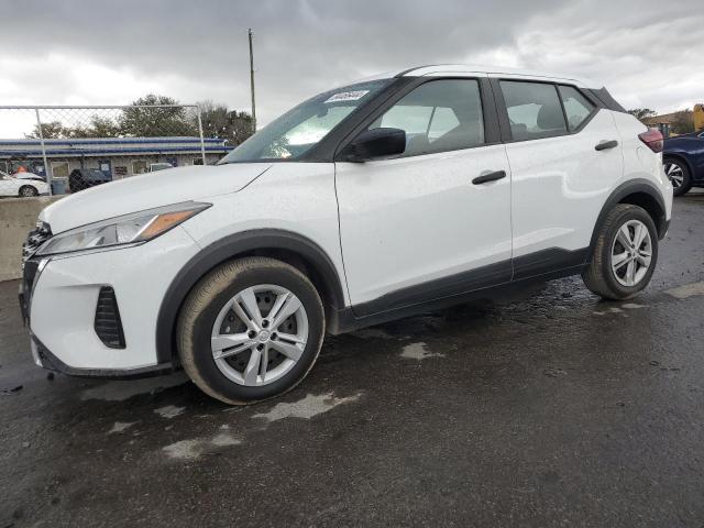  Salvage Nissan Kicks