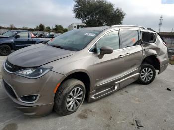  Salvage Chrysler Pacifica