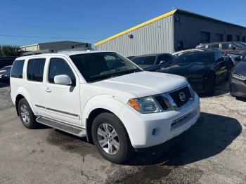  Salvage Nissan Pathfinder