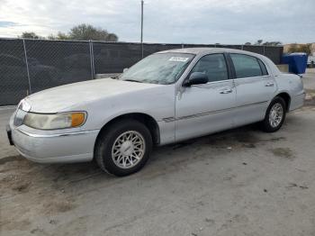  Salvage Lincoln Towncar