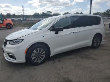  Salvage Chrysler Pacifica