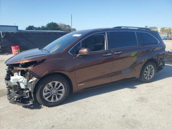 Salvage Toyota Sienna