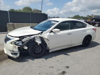  Salvage Nissan Altima
