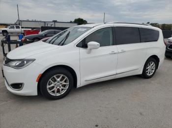  Salvage Chrysler Pacifica