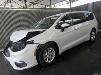  Salvage Chrysler Pacifica