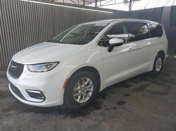  Salvage Chrysler Pacifica