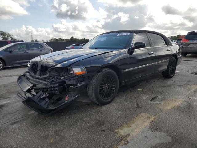  Salvage Lincoln Towncar