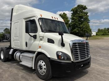  Salvage Freightliner Cascadia 1