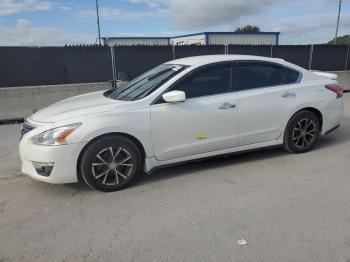 Salvage Nissan Altima