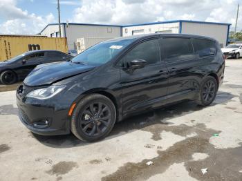  Salvage Chrysler Pacifica