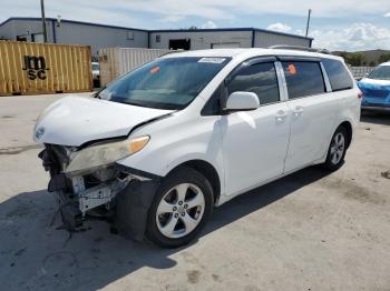  Salvage Toyota Sienna
