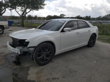  Salvage Chrysler 300