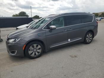  Salvage Chrysler Pacifica