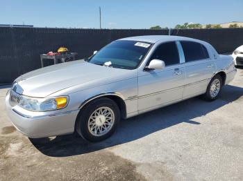  Salvage Lincoln Towncar