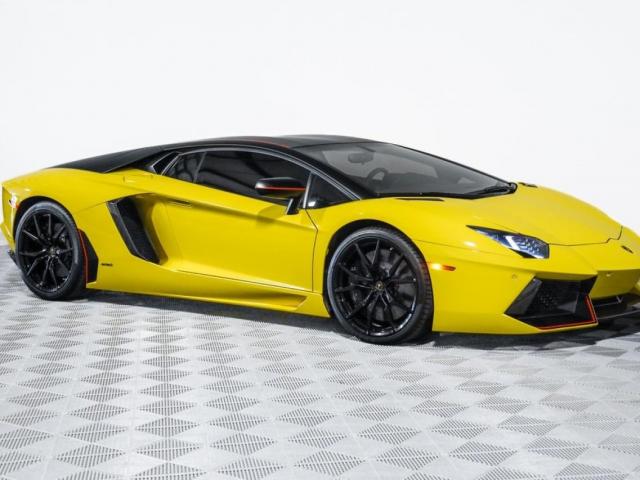  Salvage Lamborghini Aventador