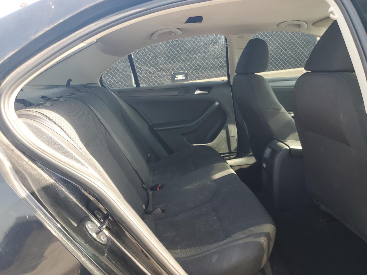 Volkswagen Jetta Base Image 11