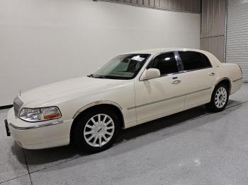  Salvage Lincoln Towncar
