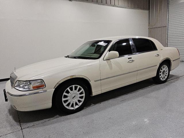 Salvage Lincoln Towncar