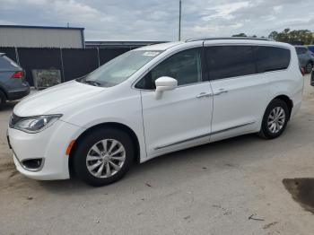  Salvage Chrysler Pacifica