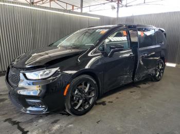  Salvage Chrysler Pacifica