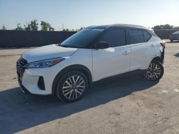  Salvage Nissan Kicks