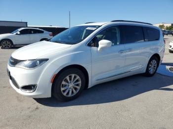  Salvage Chrysler Pacifica
