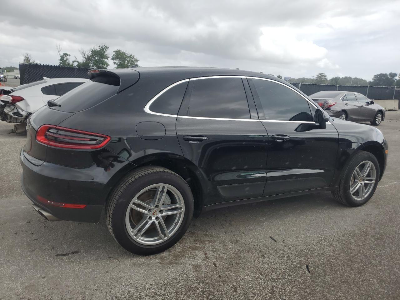 Porsche Macan S Image 8