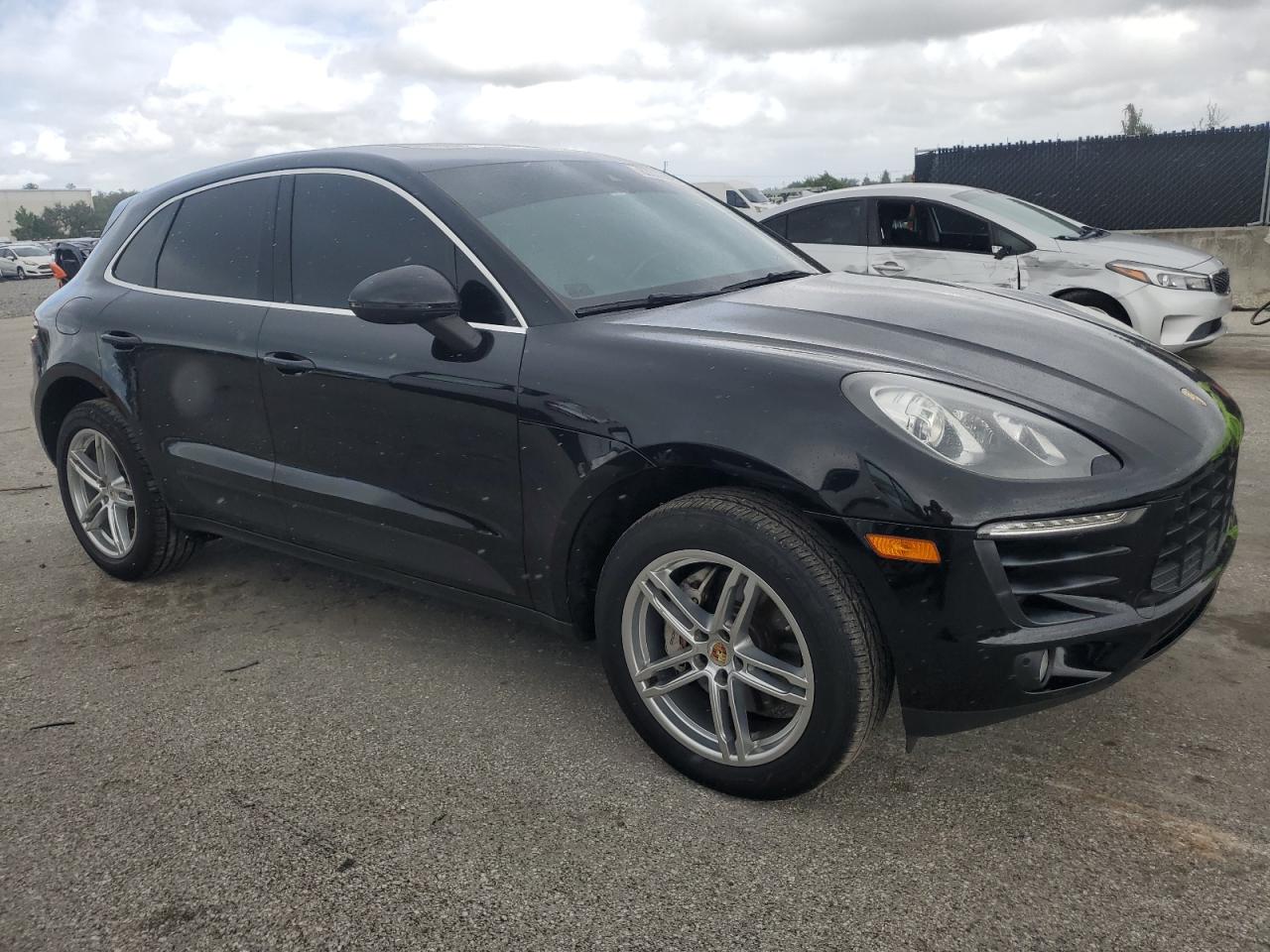 Porsche Macan S Image 3