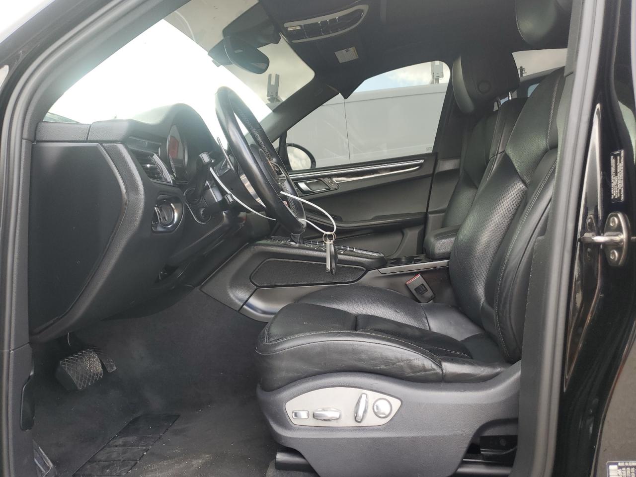 Porsche Macan S Image 11