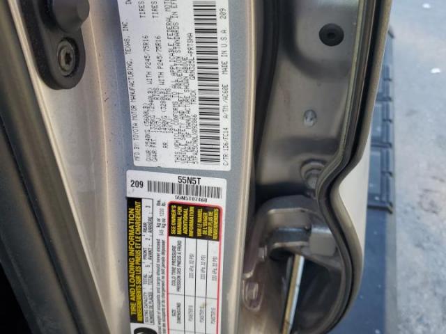 Toyota Tacoma Double Cab Image 10