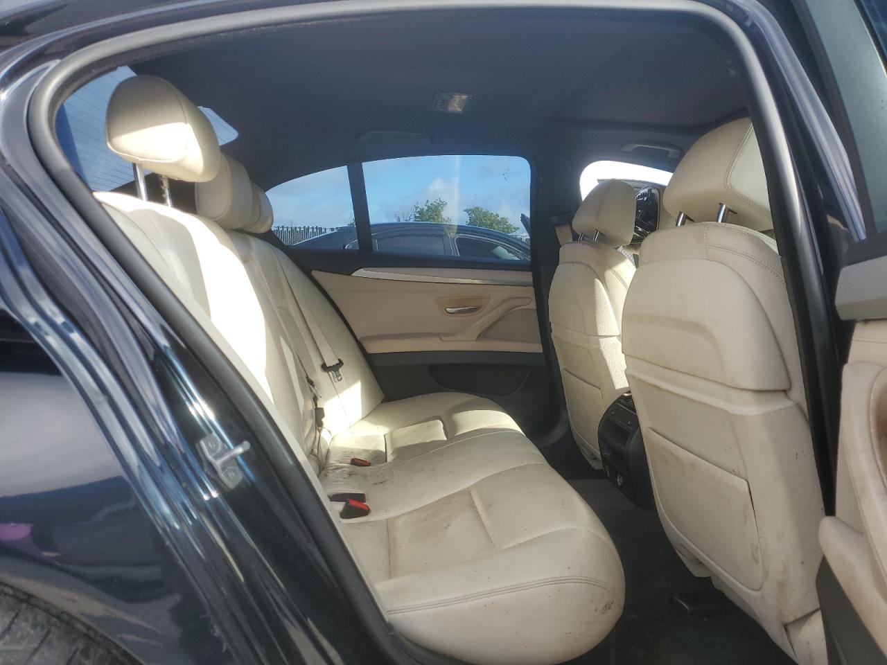 BMW 5 Series Xi Image 9