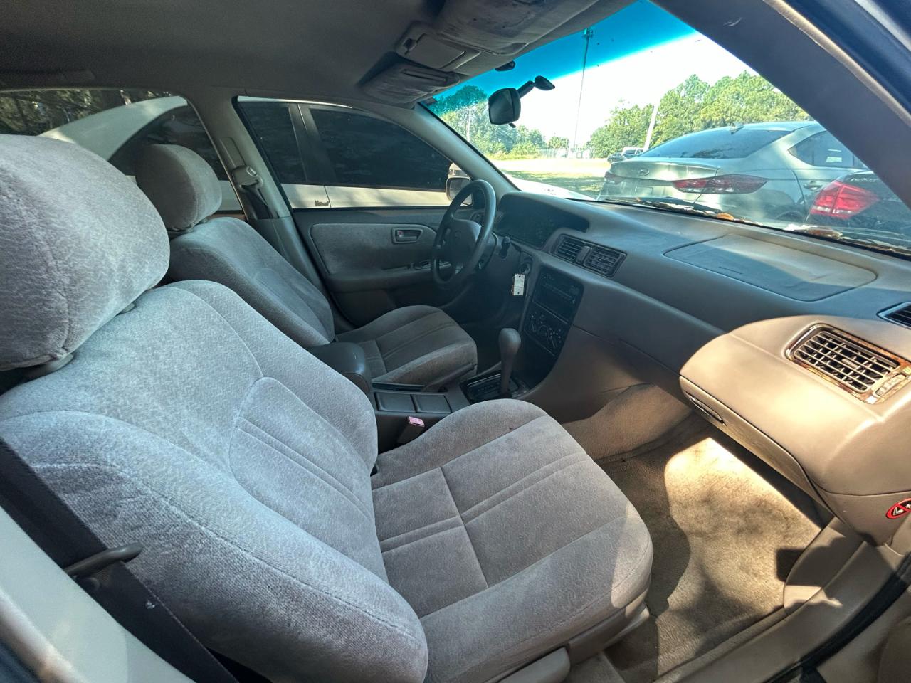 Toyota Camry Ce Image 2