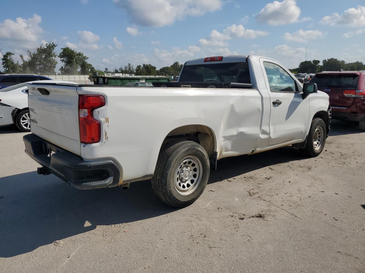 Chevrolet Silverado C1500 Image 9