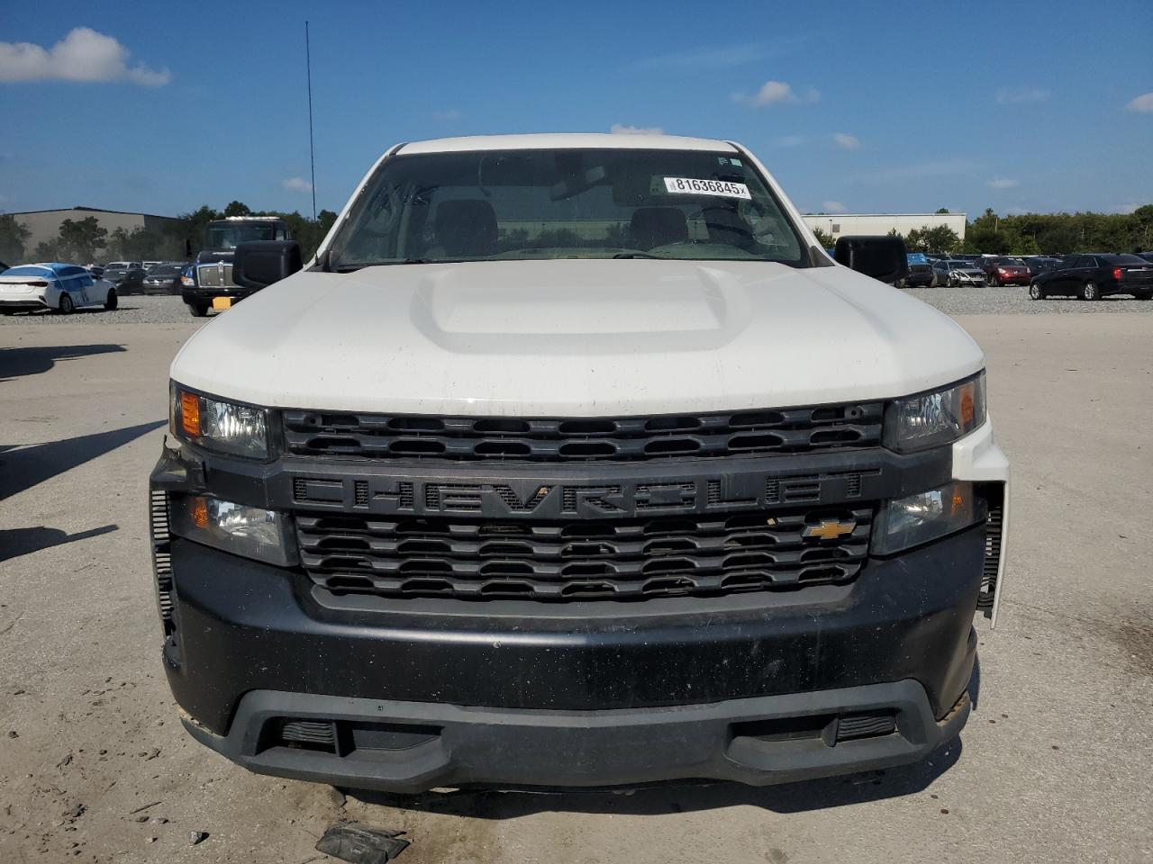 Chevrolet Silverado C1500 Image 11