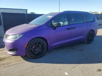  Salvage Chrysler Pacifica