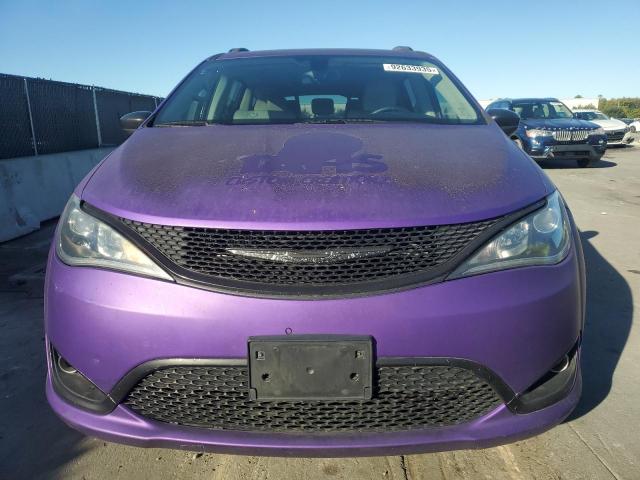 Chrysler Pacifica Touring L Image 3