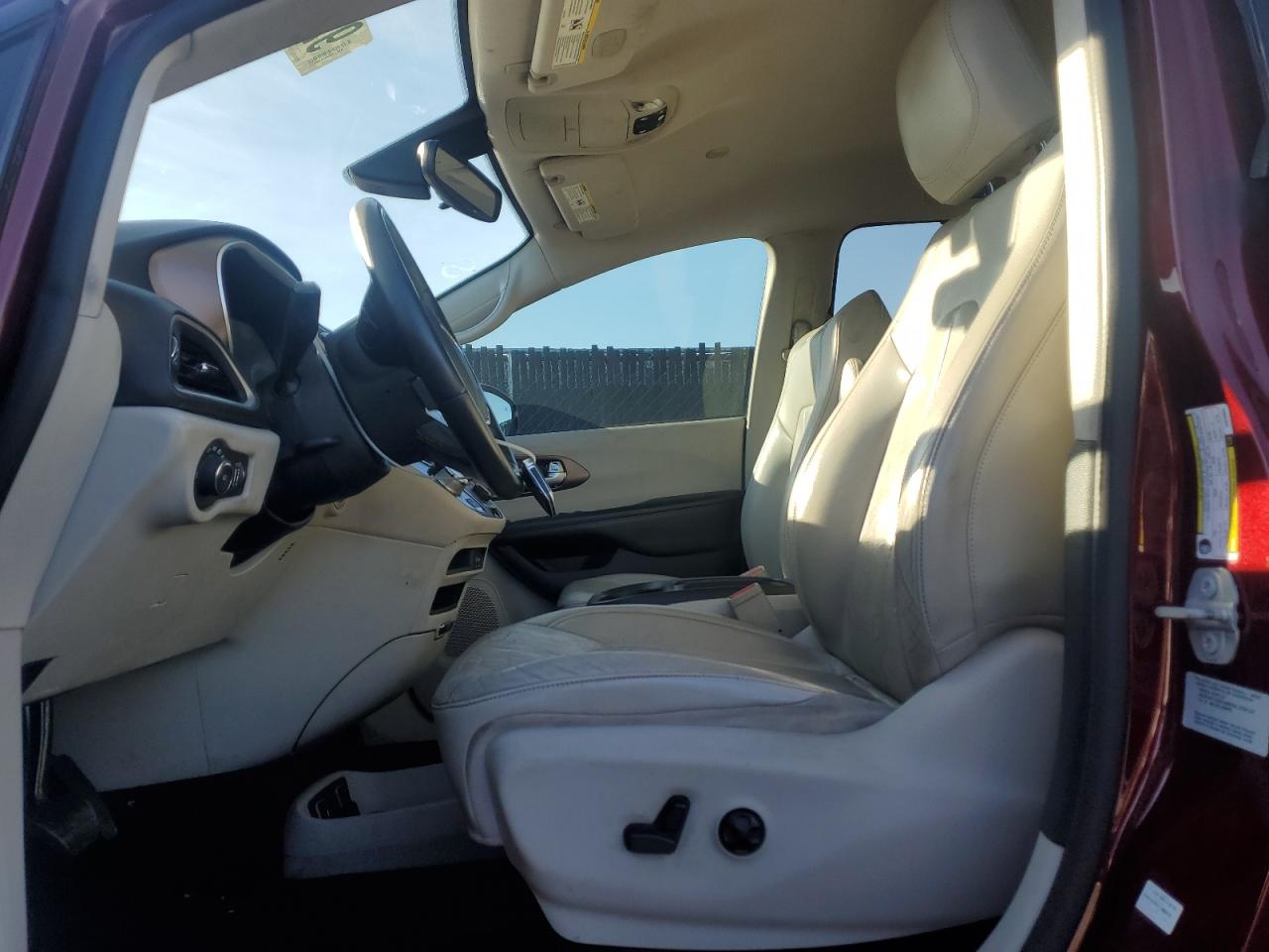 Chrysler Pacifica Touring L Image 7