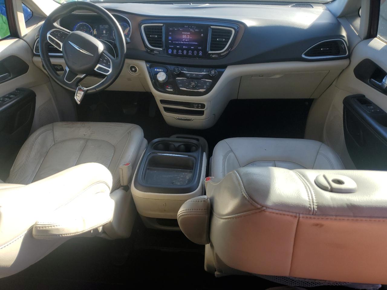 Chrysler Pacifica Touring L Image 10