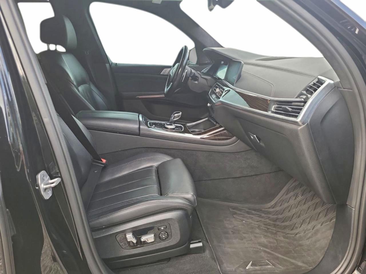 BMW X Series M50i Image 6