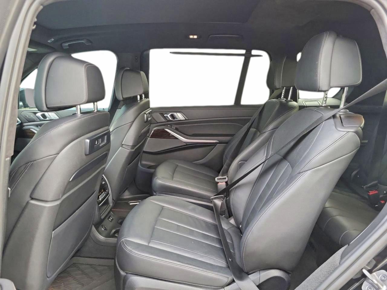 BMW X Series M50i Image 7