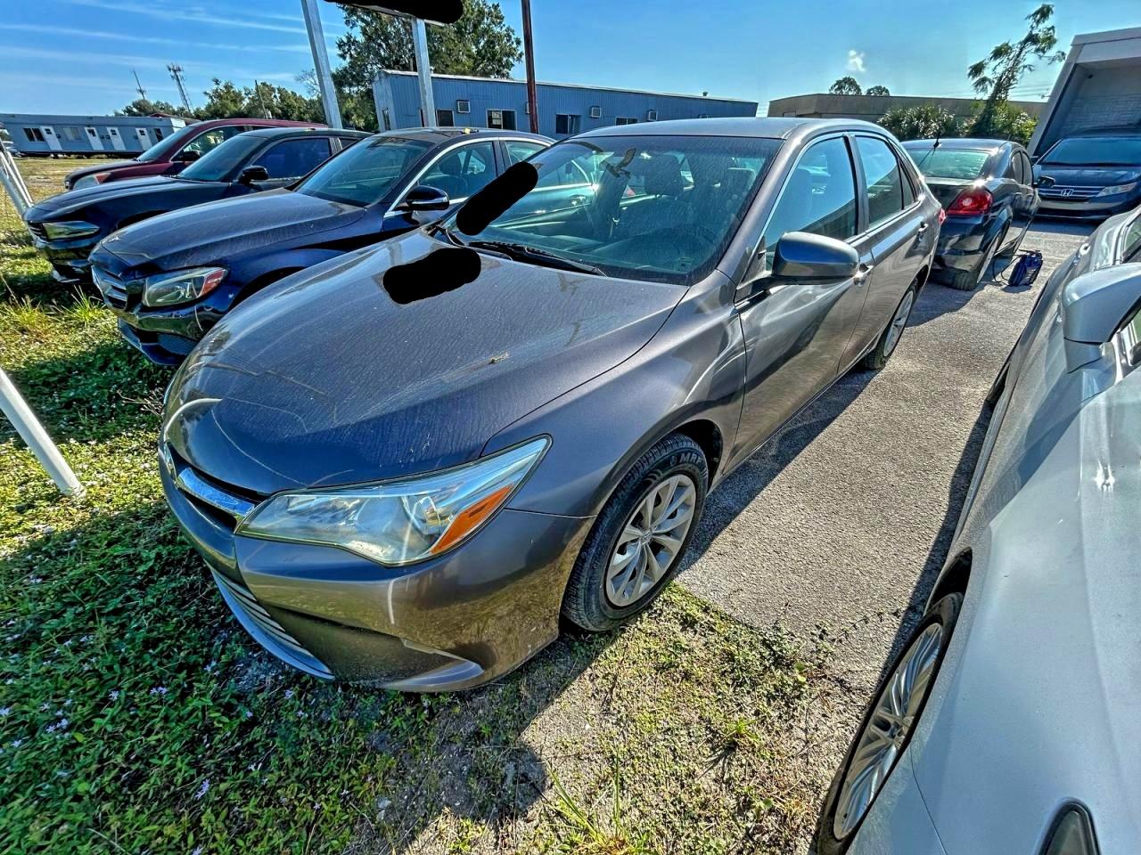Toyota Camry Le Image 2