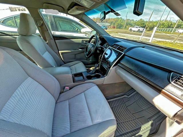 Toyota Camry Le Image 4