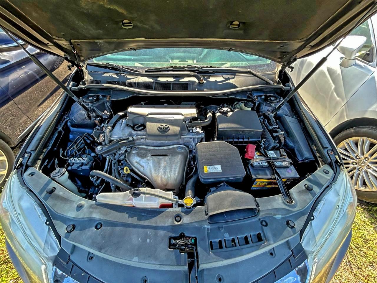 Toyota Camry Le Image 7